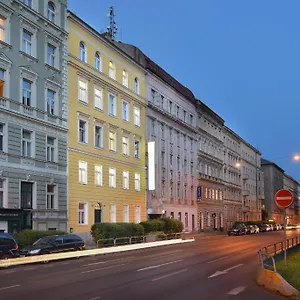 *** Hotel Season Three Stars Czechy